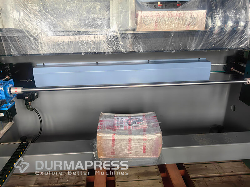Punching machines shipped to Colombia and hydraulic bending machines shipped to Russia(7)