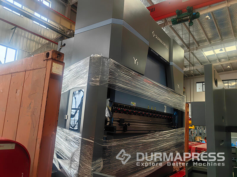 Punching machines shipped to Colombia and hydraulic bending machines shipped to Russia(8)