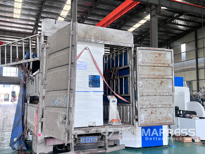 Pure electric press brake shipped to Singapore and hydraulic press brake shipped to Turkmenistan(6)