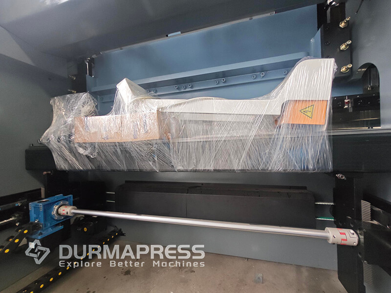 Hydraulic press brakedust collectorlaser cutting machinelaser welding machinepipe bending machine shipped to Spain(4)