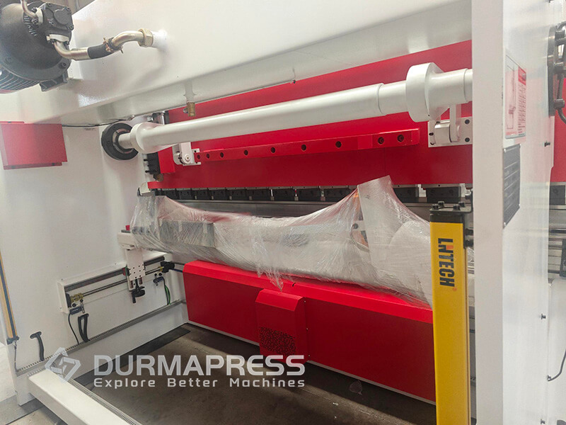 Hydraulic press brake and laser welding machine shipped to Brazil(2)