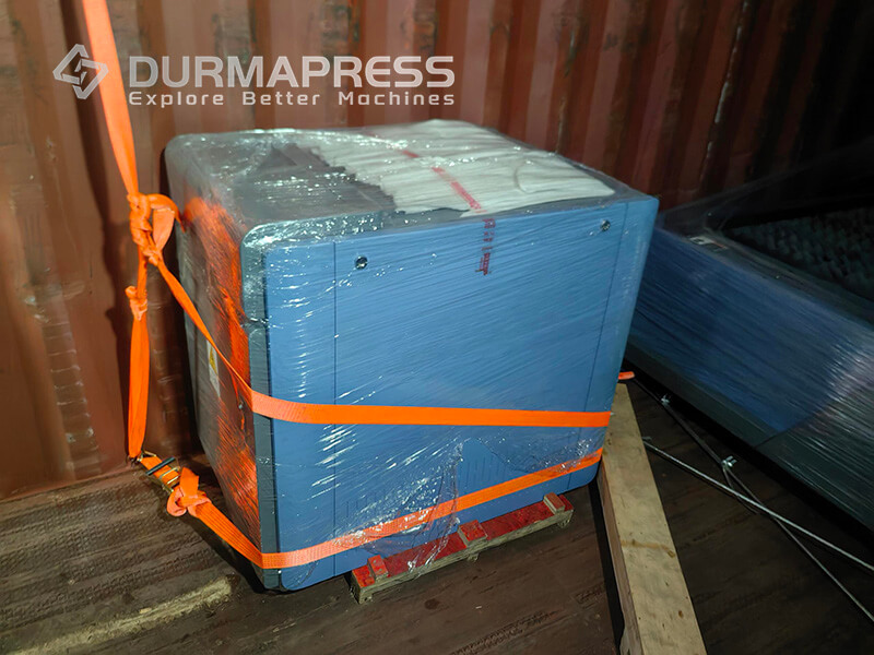Laser cutting machine, 2 hydraulic bending machine, air compressor, hydraulic shearing machine shipped to Ukraine and Ecuador(11)
