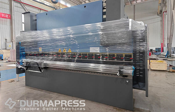 A Press Brake and mold were sent to Indonesia(5)