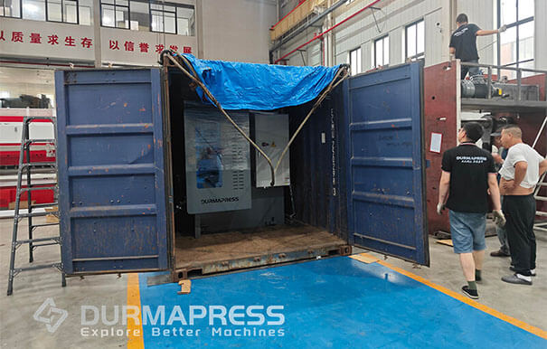 A Press Brake and mold were sent to Indonesia(7)