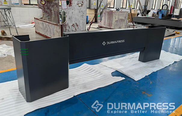 A Press Brake and mold were sent to Indonesia(13)