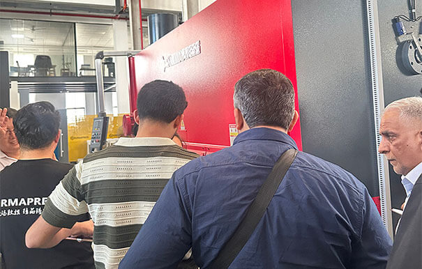 Iraqi Customers Visit Durmapress Factory_0002_Iraqi customer visit(5)
