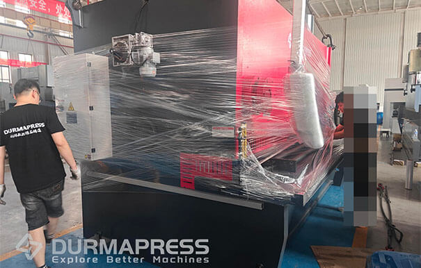 Hydraulic shearing machine and blades shipped to Iraq(6)