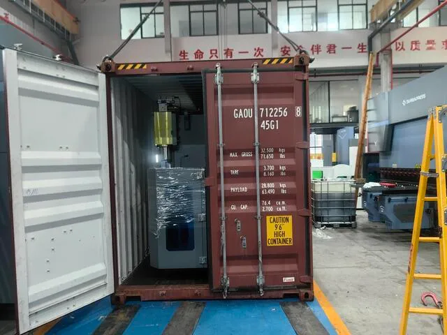 Durmapress logistics team performing pre-shipment inspection