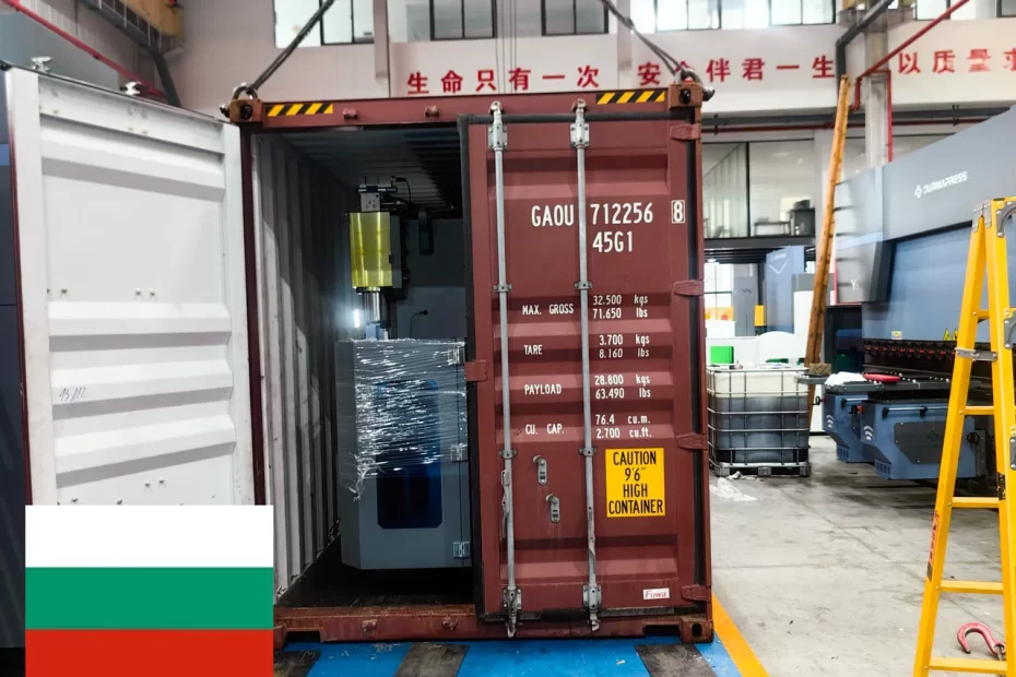 Durmapress logistics team performing pre-shipment inspection