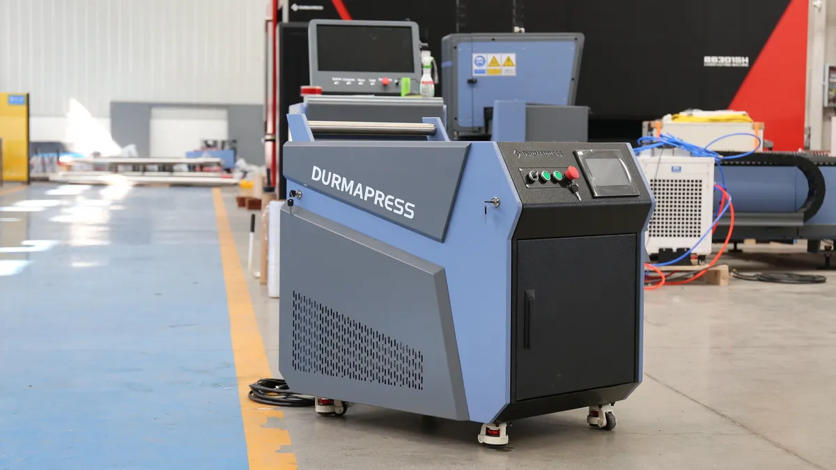 handheld laser welder welding stainless steel sheet