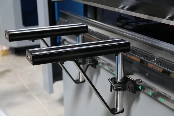 Adjustable front support arms for stable handling of large sheet metal during bending