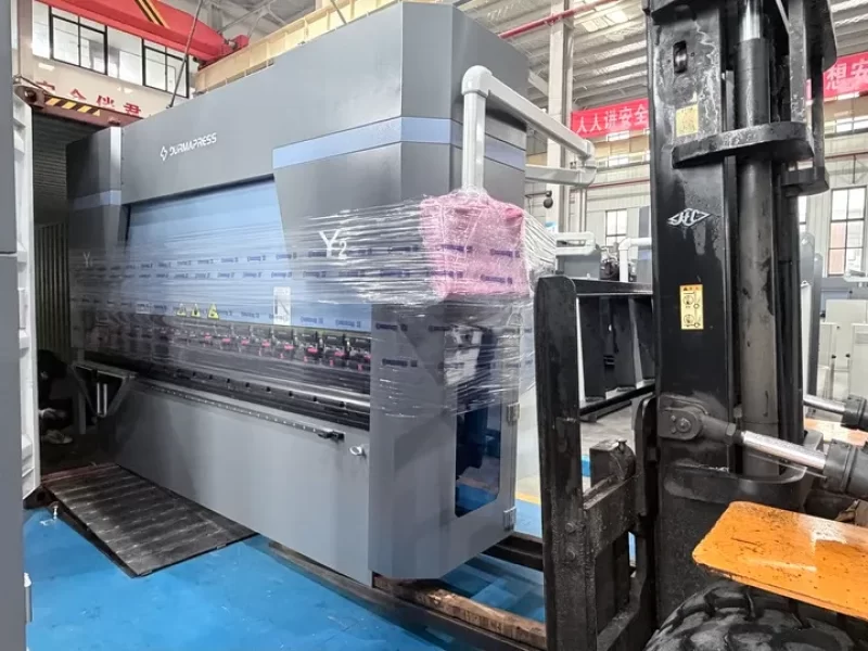 Container loading of Durmapress hydraulic press brakes for Ukraine shipment