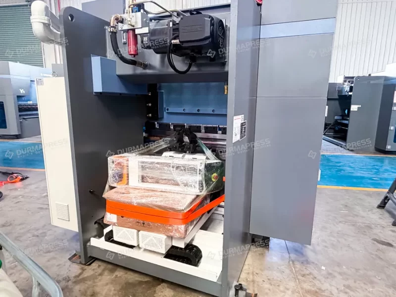 Durmapress press brake with precision bending system and press brake toolings