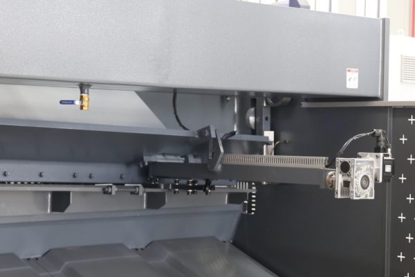 Estrutura de máquina de corte guilhotina CNC (3) Estrutura de máquina de corte guilhotina CNC (3)