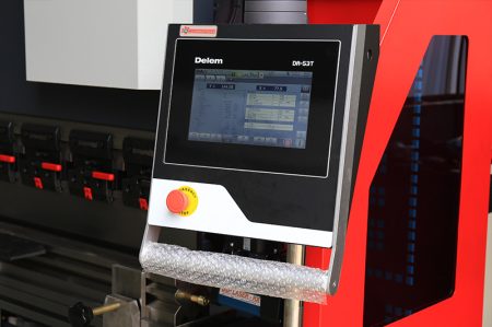 DELEM DA53T подходит для различных видов обработки металла, таких как гибка, штамповка и т.д., и помогает пользователям достичь высококачественного и высокоточного производства благодаря своим передовым функциям